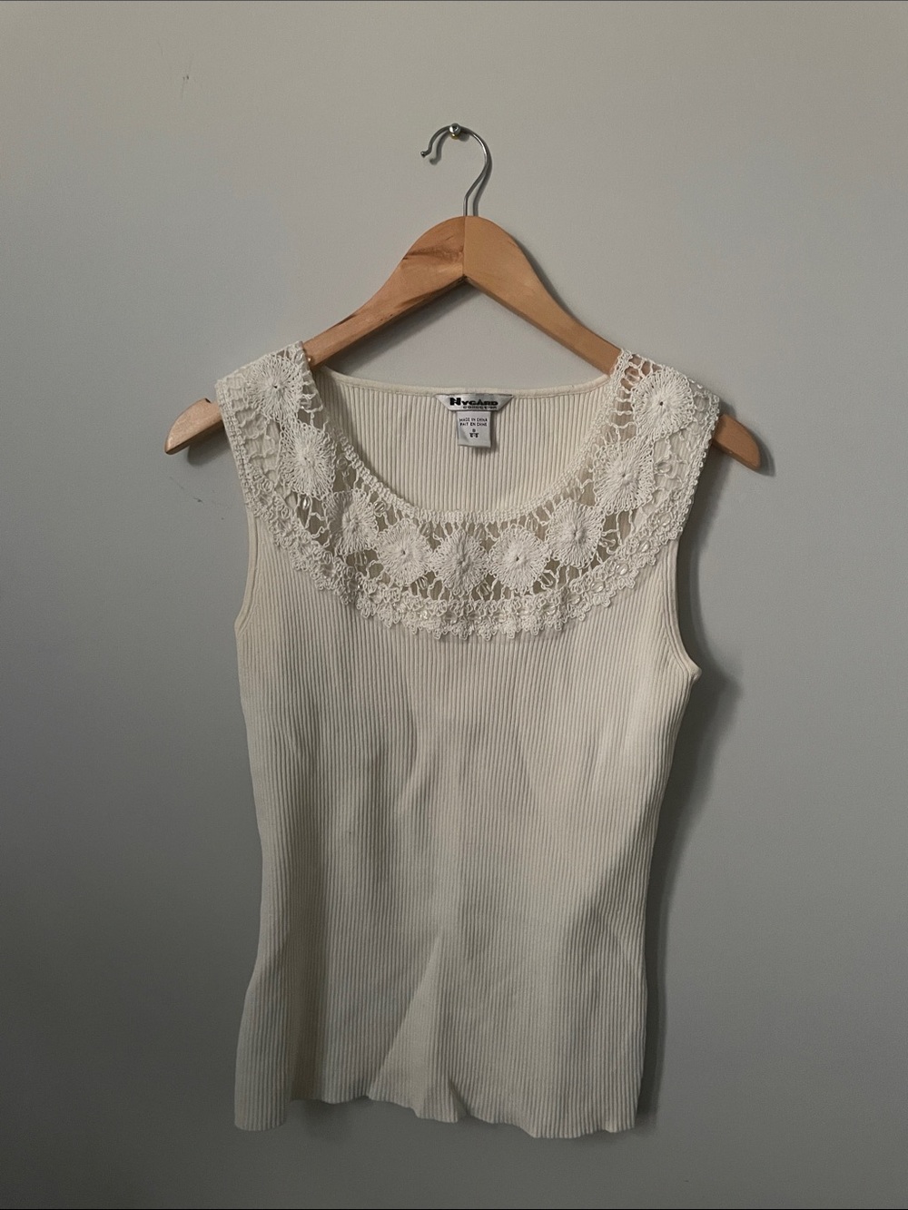 Sleeveless Cream Lace Yoke Ribbed Tank Top • Women’s 8
